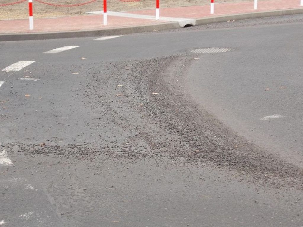 Legionowo: Nowe rondo już się sypie. Kiedy załatają dziury w ulicach?