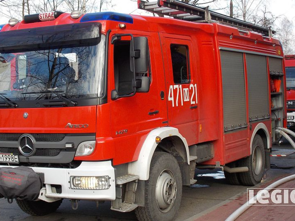 Legionowo: Pożar w bloku przy Zegrzyńskiej. Płonęły meble na balkonie (wideo)
