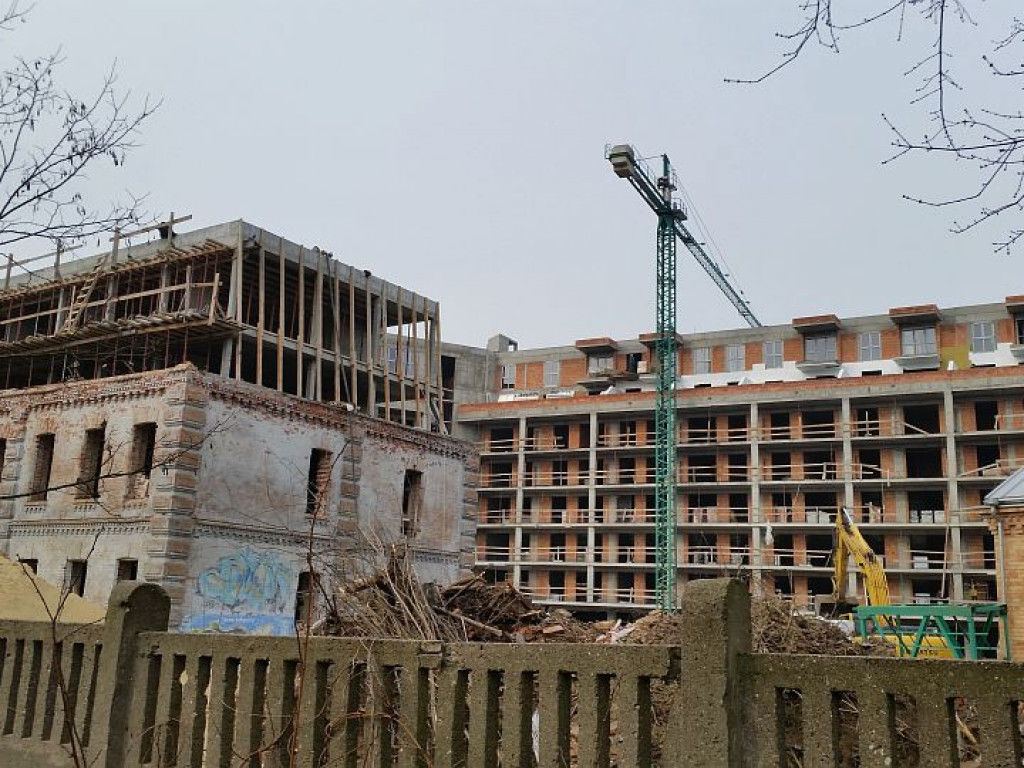 Legionowo: Osiedle przy Strużańskiej będzie gotowe na gwiazdkę