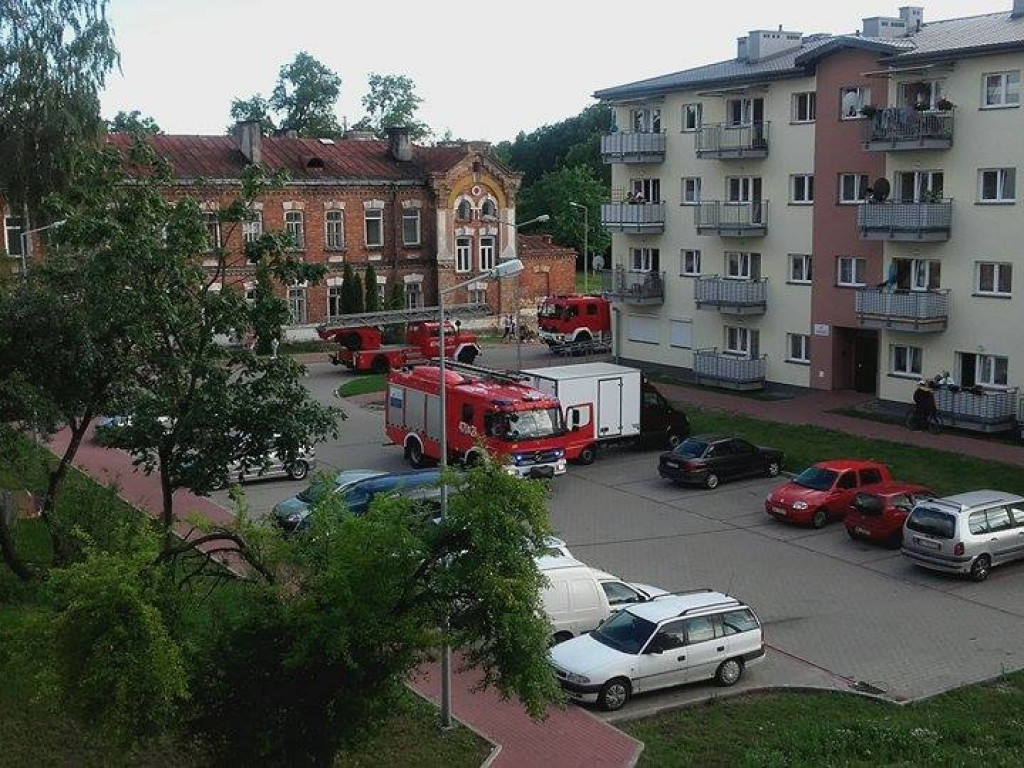 Legionowo: Trzy wozy strażackie pojechały gasić przypaloną potrawę