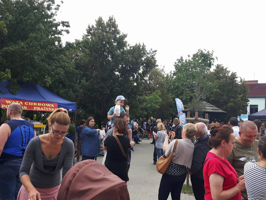 Legionowo: Muzyka i ryk silników na Rynku (galeria)