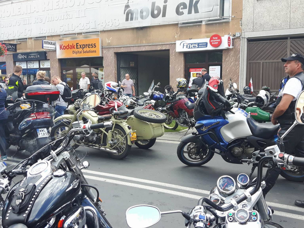 Legionowo: Muzyka i ryk silników na Rynku (galeria)