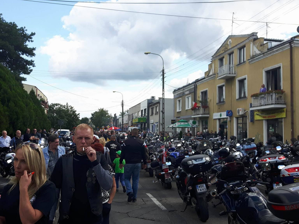 Legionowo: Muzyka i ryk silników na Rynku (galeria)