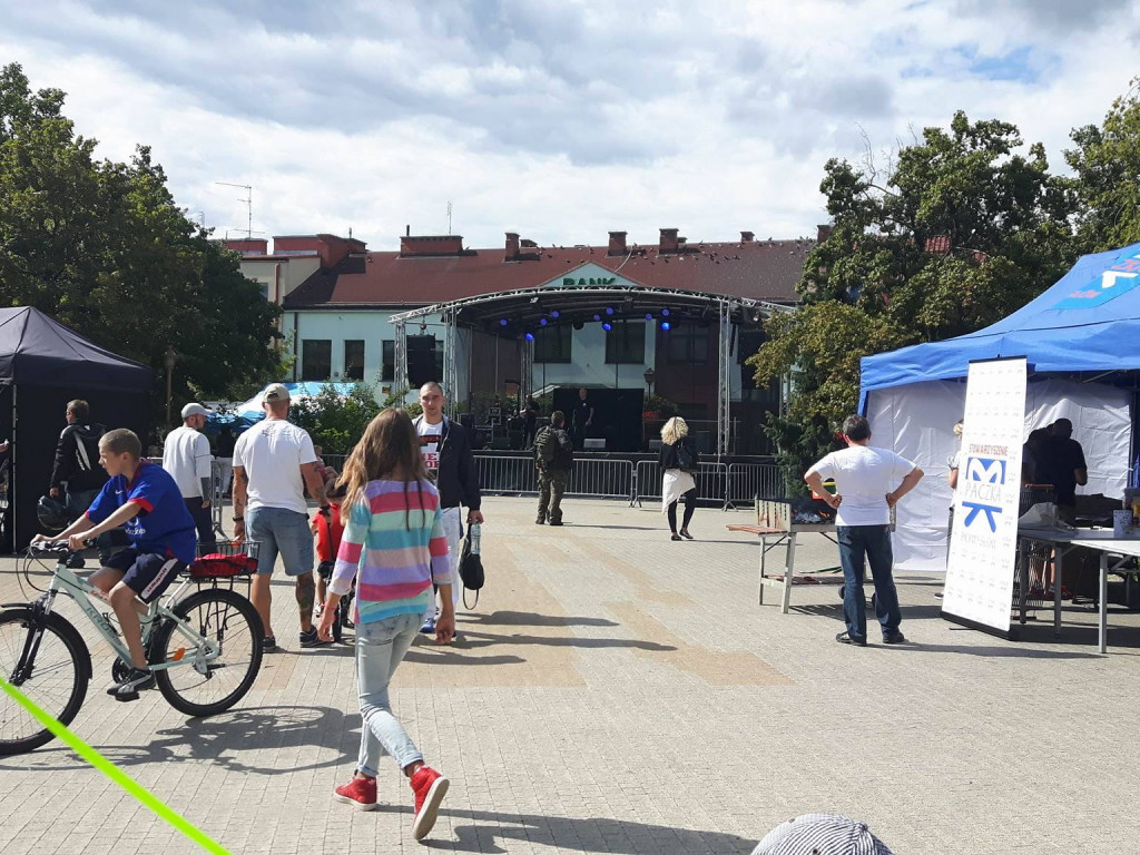 Legionowo: Muzyka i ryk silników na Rynku (galeria)
