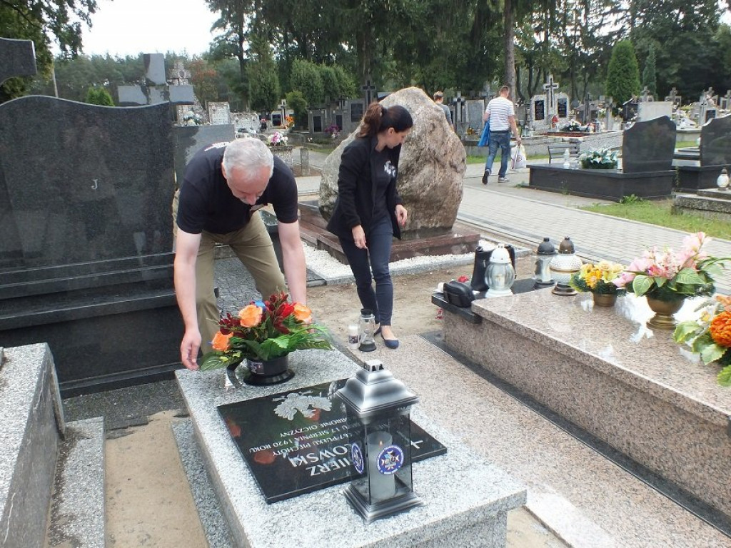 Serock: Odwiedzili bohaterów w rocznicę Bitwy Warszawskiej