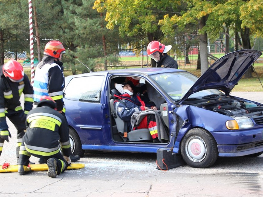 Zegrze: Ćwiczyli udzielanie pierwszej pomocy ofiarom wypadków. Widowiskowy pokaz w CSŁiI