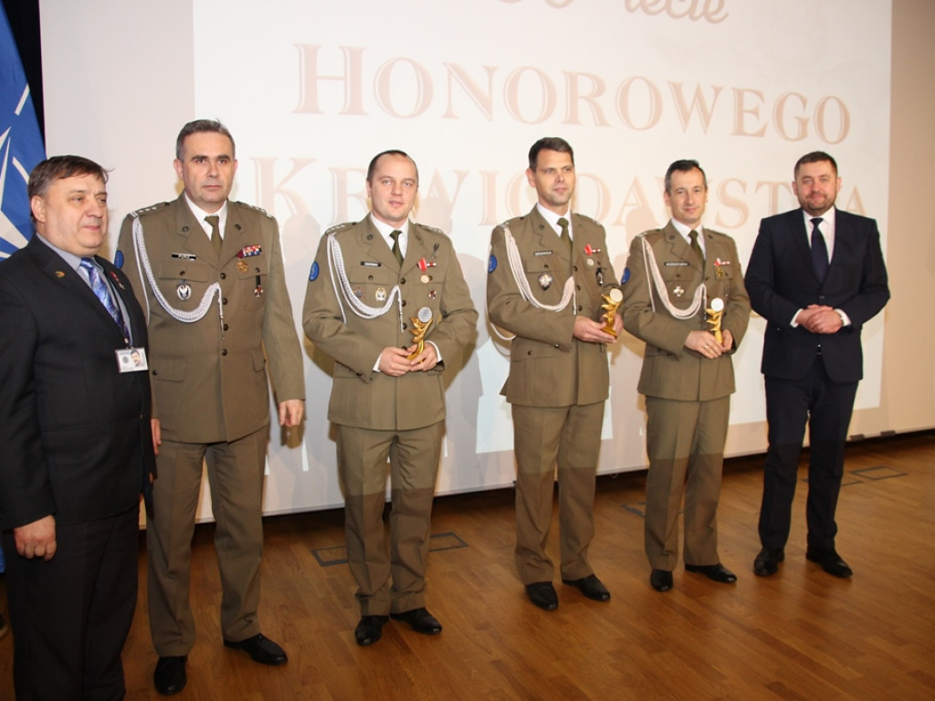 Zegrze: 30-lecie Honorowego Krwiodawstwa w Centrum Szkolenia Łączności i Informatyki