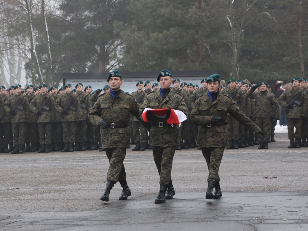 Zegrze: W piątek 156 żołnierzy CSŁiI złożyło uroczystą przysięgę wojskową (galeria)