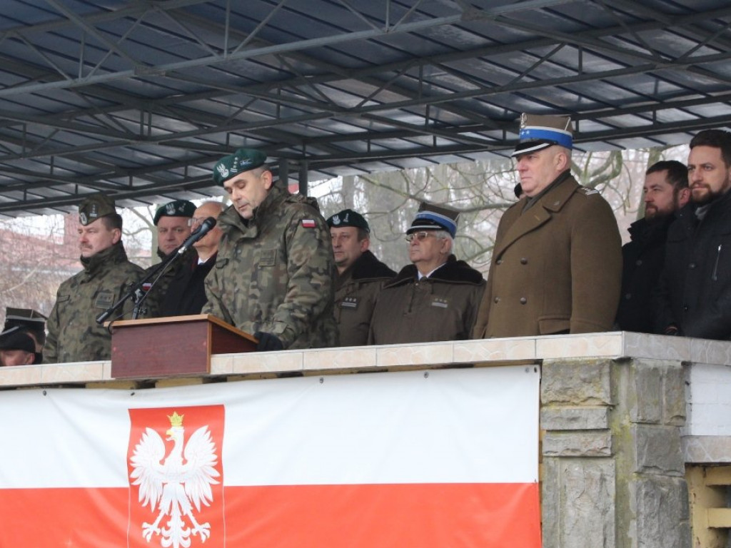Zegrze: W piątek 156 żołnierzy CSŁiI złożyło uroczystą przysięgę wojskową (galeria)