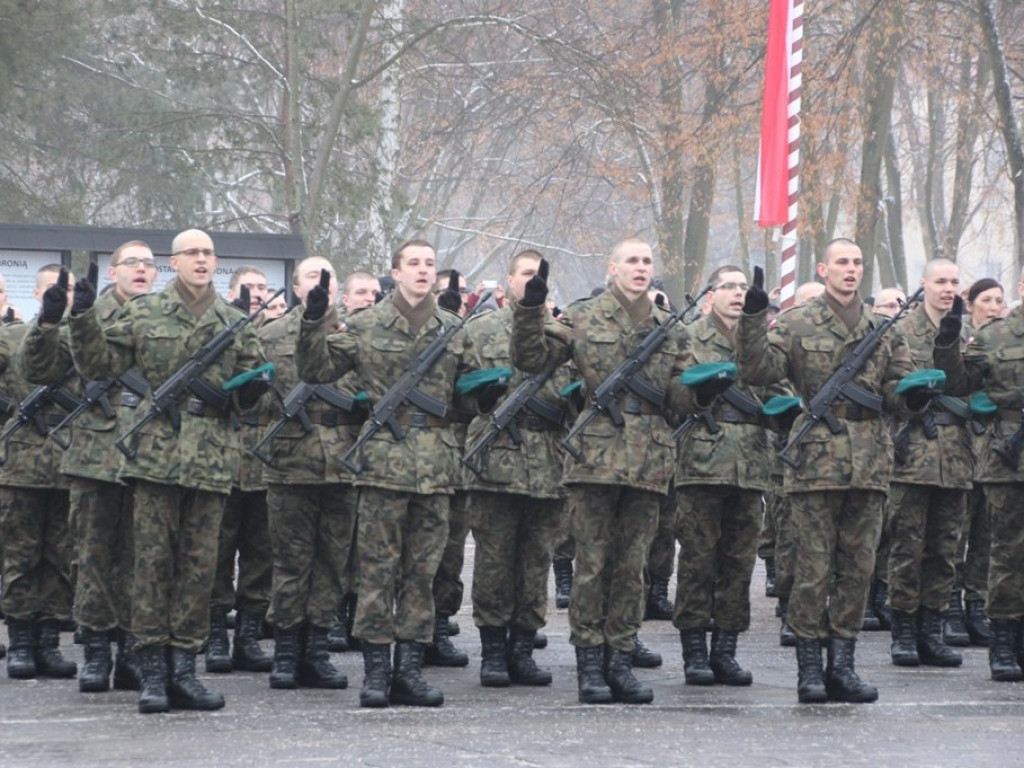 Zegrze: W piątek 156 żołnierzy CSŁiI złożyło uroczystą przysięgę wojskową (galeria)