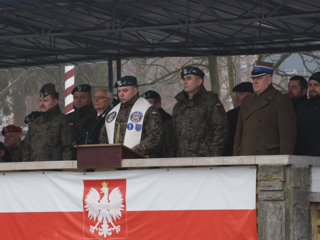 Zegrze: W piątek 156 żołnierzy CSŁiI złożyło uroczystą przysięgę wojskową (galeria)