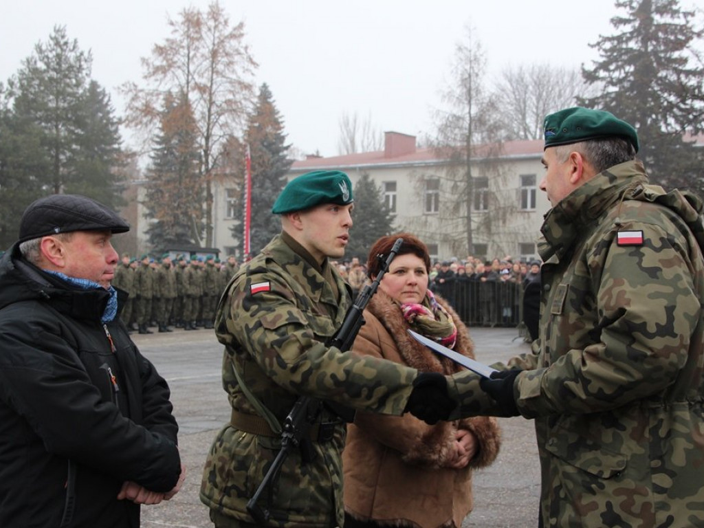 Zegrze: W piątek 156 żołnierzy CSŁiI złożyło uroczystą przysięgę wojskową (galeria)