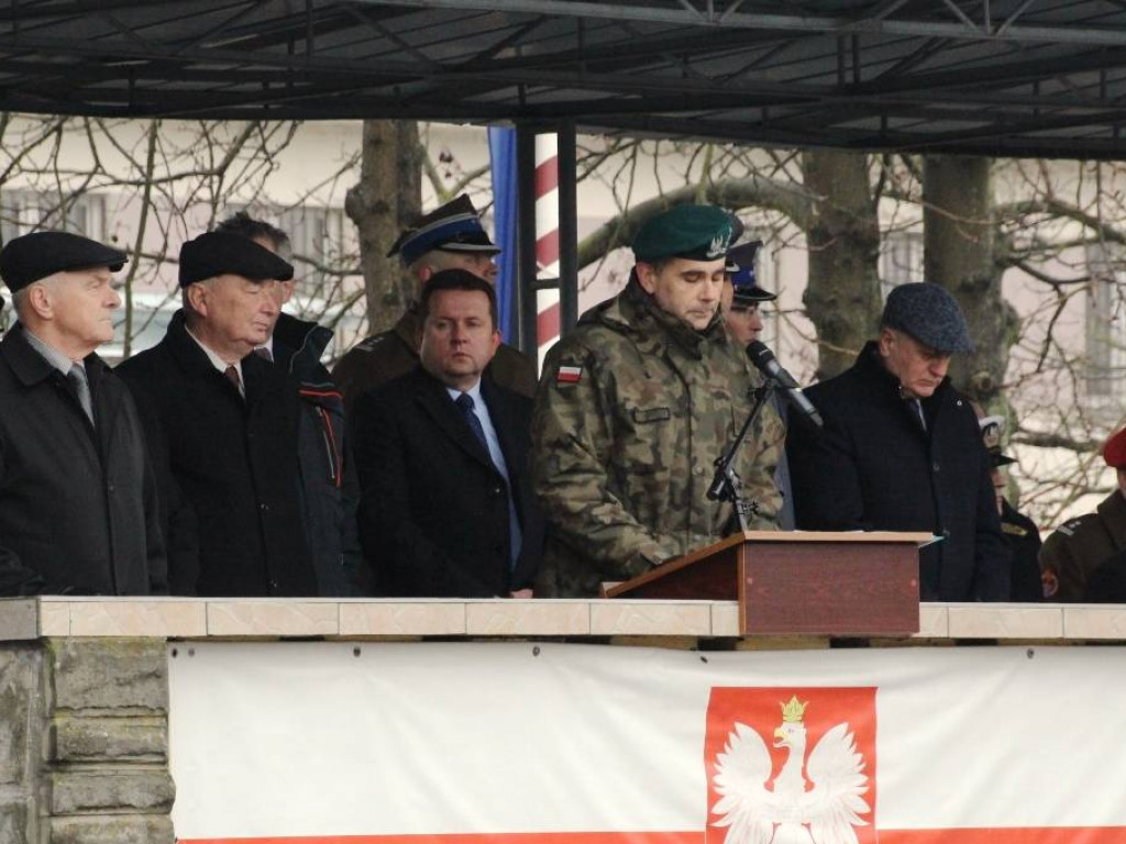 Ślubowali wierność Ojczyźnie. Złożyli przysięgę na sztandar zegrzyńskiego Centrum