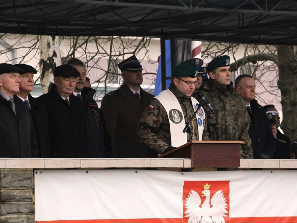 Ślubowali wierność Ojczyźnie. Złożyli przysięgę na sztandar zegrzyńskiego Centrum