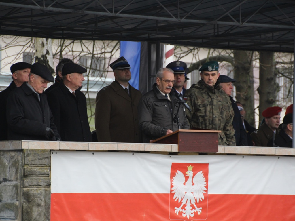 Ślubowali wierność Ojczyźnie. Złożyli przysięgę na sztandar zegrzyńskiego Centrum