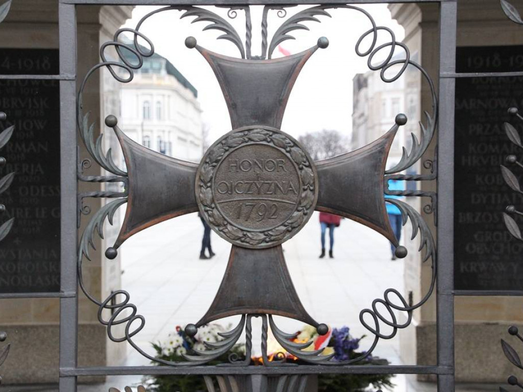 Warszawa: Żołnierze z Zegrza wystawili wartę przed Grobem Nieznanego Żołnierza