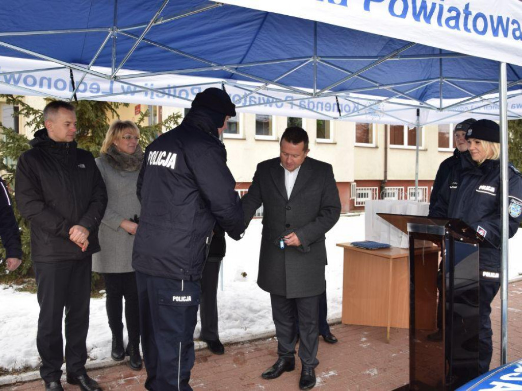Legionowski: Policja dostała cztery nowe radiowozy (galeria)