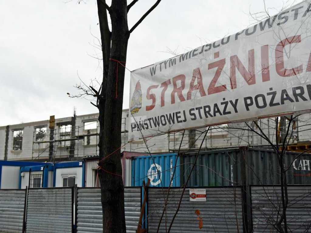 Legionowo: Nowa strażnica pnie się do góry
