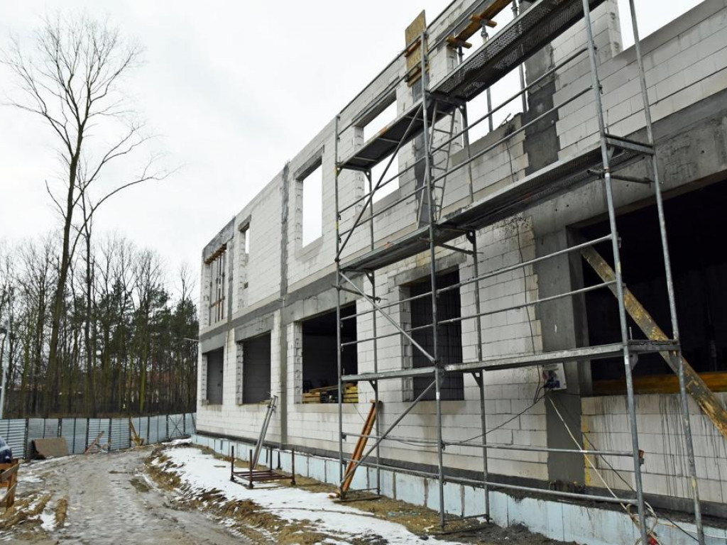 Legionowo: Nowa strażnica pnie się do góry