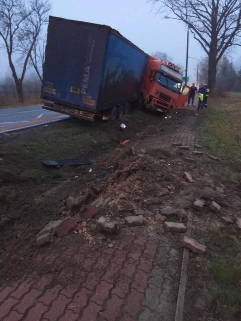 Szadki: Po zderzeniu z auta wypadł silnik. To cud, że nikomu nic się nie stało