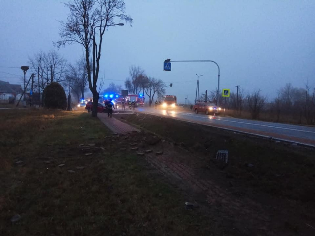 Szadki: Po zderzeniu z auta wypadł silnik. To cud, że nikomu nic się nie stało