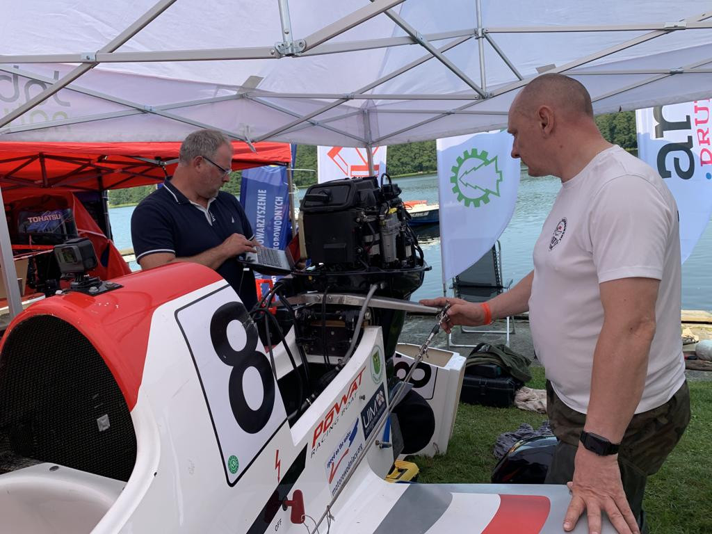 Motorowodniak z Chotomowa znów na podium. Udany start Rochnowskiego w eliminacjach Mistrzostw Polski