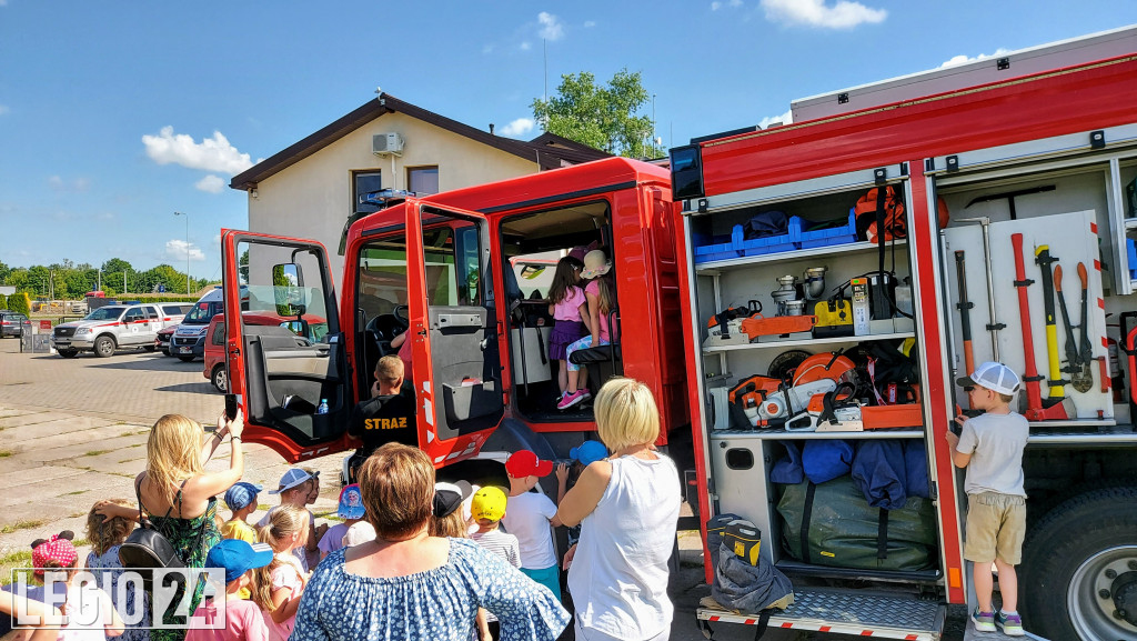 Strażacki piknik dla dzieci w bazie LWOPR-u