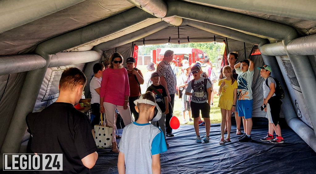 Strażacki piknik dla dzieci w bazie LWOPR-u