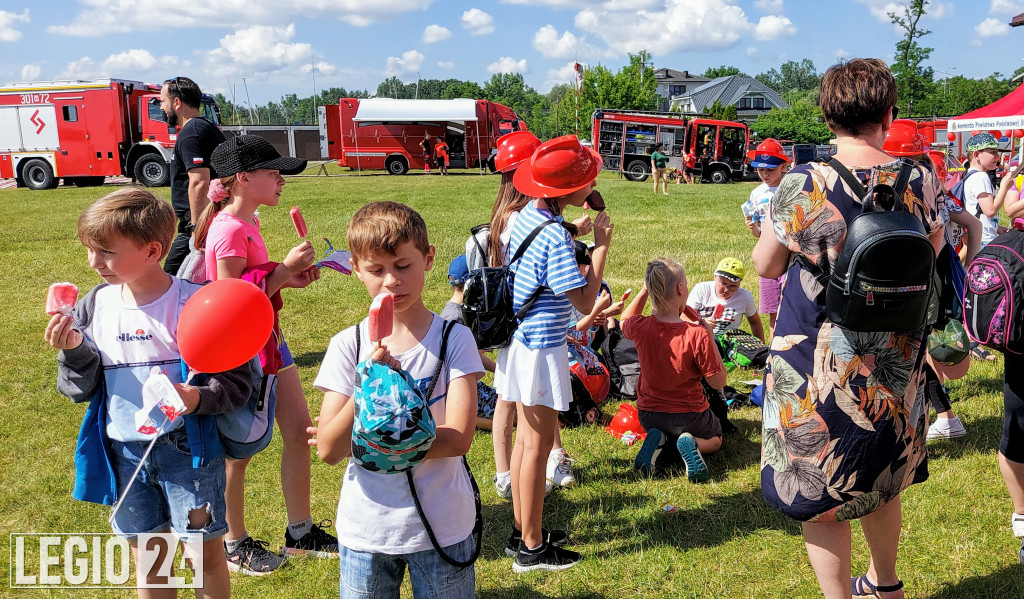 Strażacki piknik dla dzieci w bazie LWOPR-u