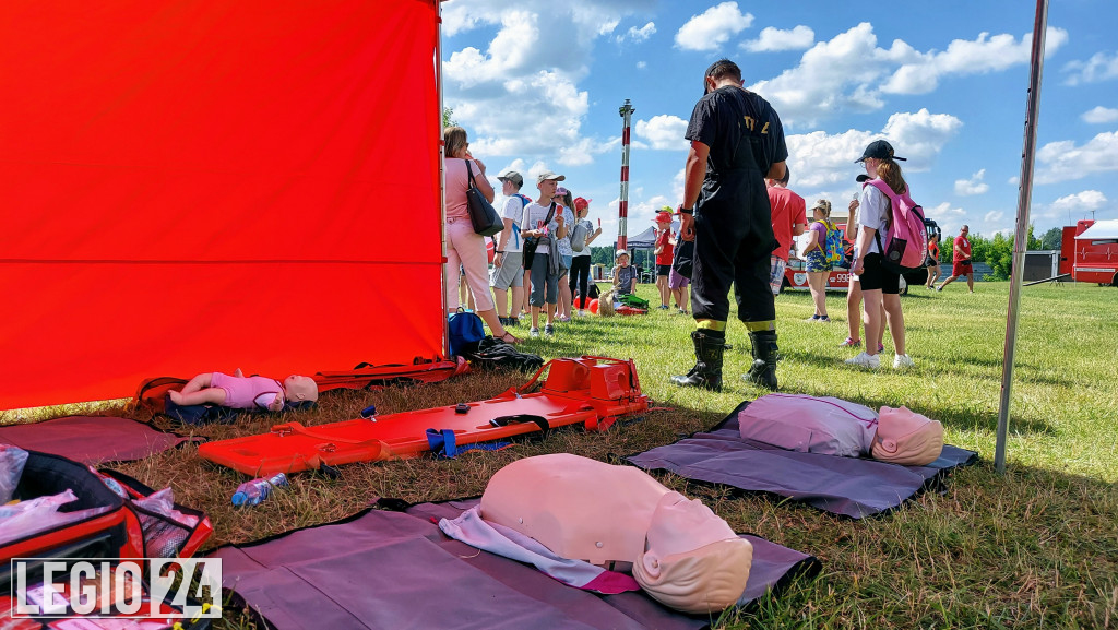 Strażacki piknik dla dzieci w bazie LWOPR-u