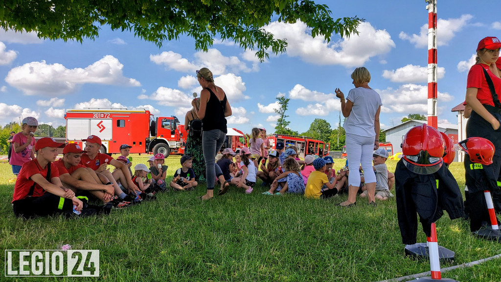 Strażacki piknik dla dzieci w bazie LWOPR-u