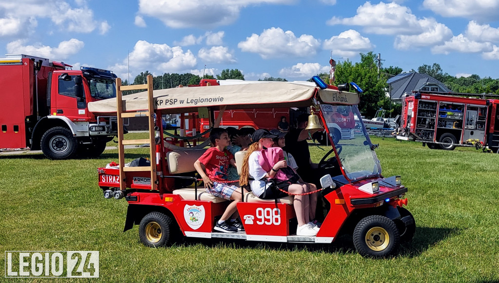 Strażacki piknik dla dzieci w bazie LWOPR-u