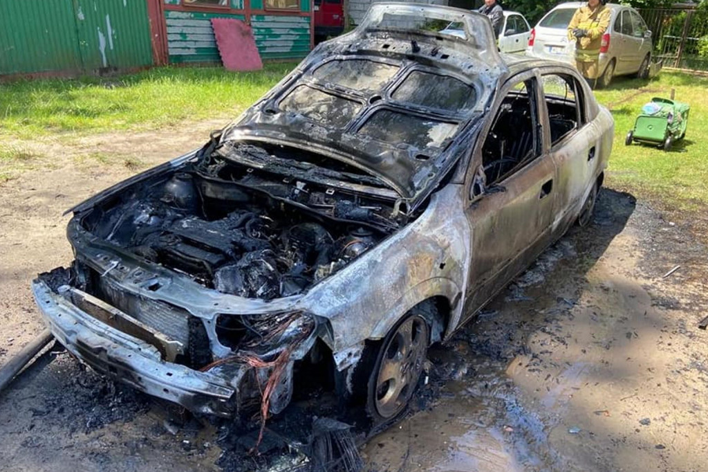Jabłonna: Auto spłonęło doszczętnie