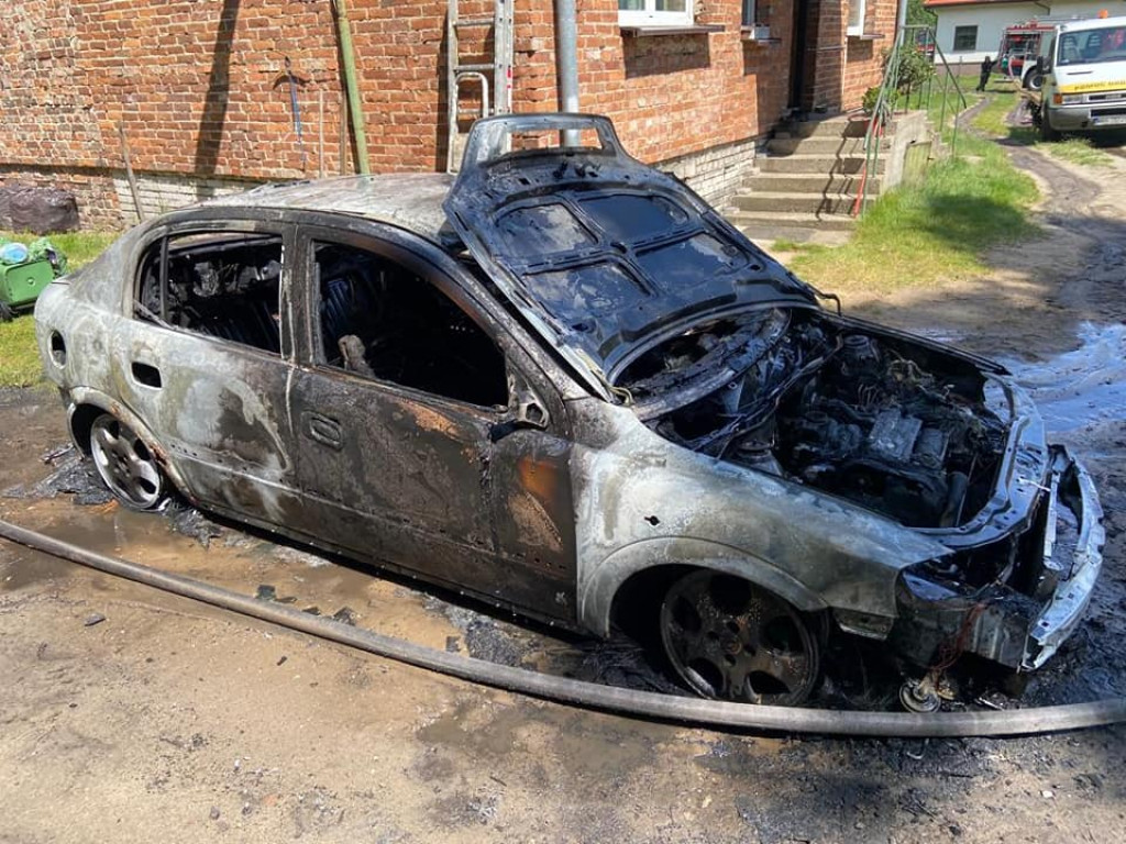 Jabłonna: Auto spłonęło doszczętnie