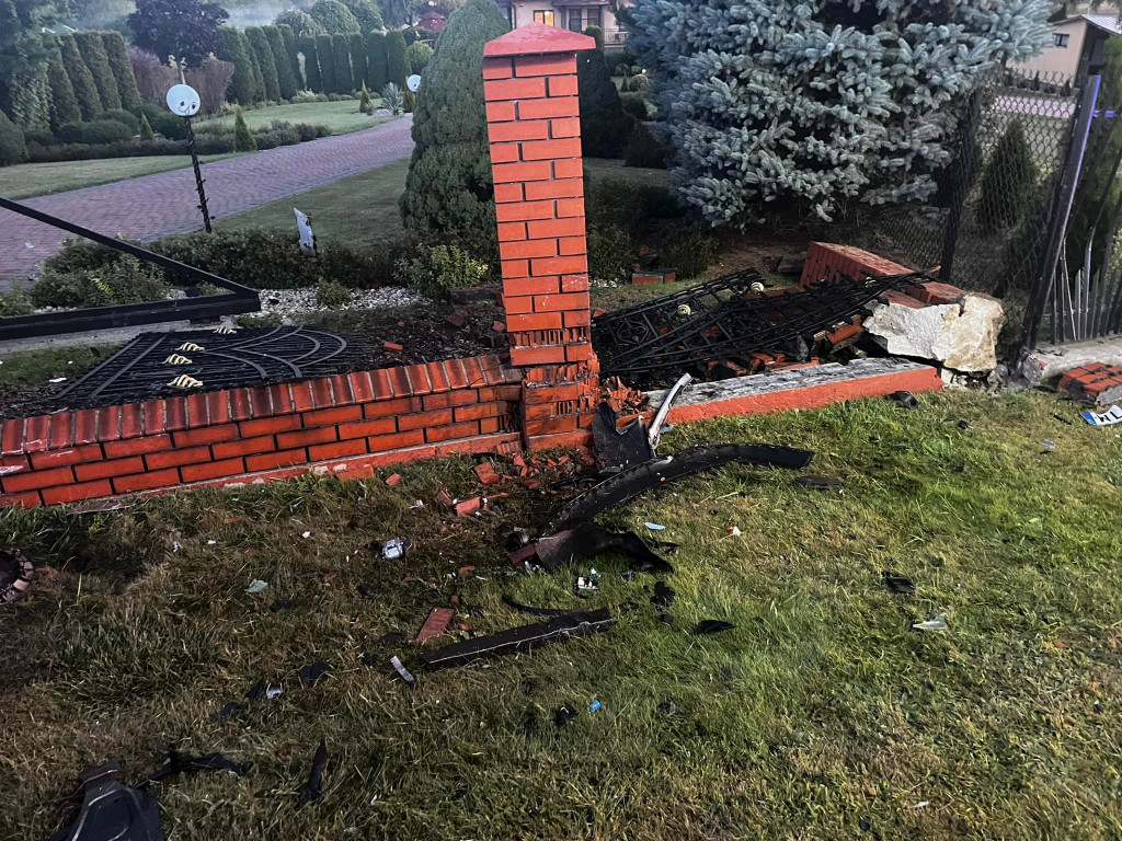 Olszewnica Nowa: Po zderzeniu z auta wypadł silnik