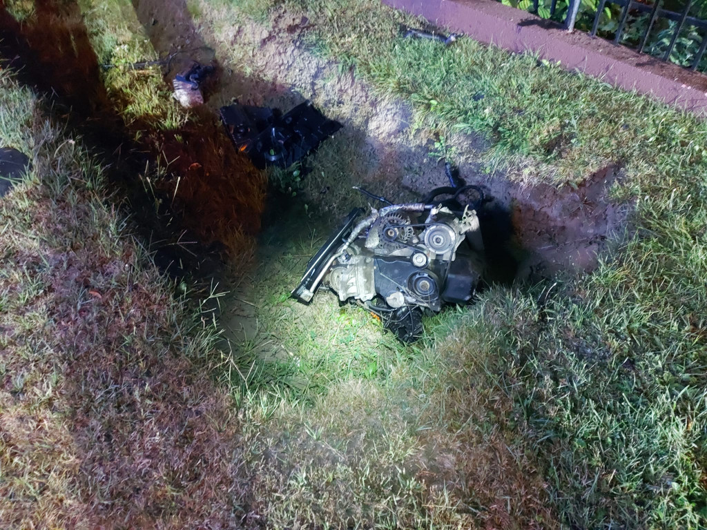 Olszewnica Nowa: Po zderzeniu z auta wypadł silnik