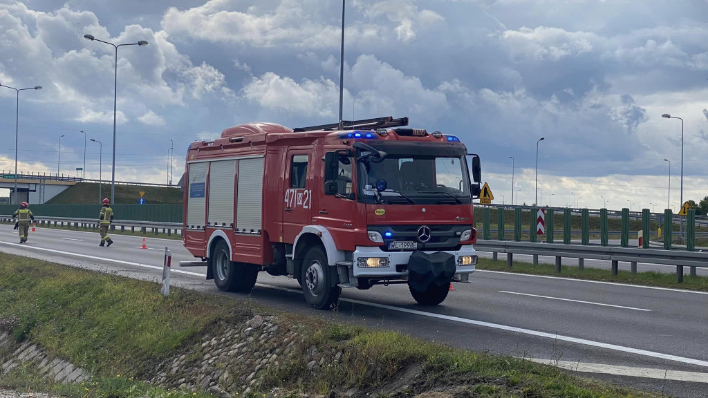 Wpadek na obwodnicy Serocka. Honda uderzyła w...