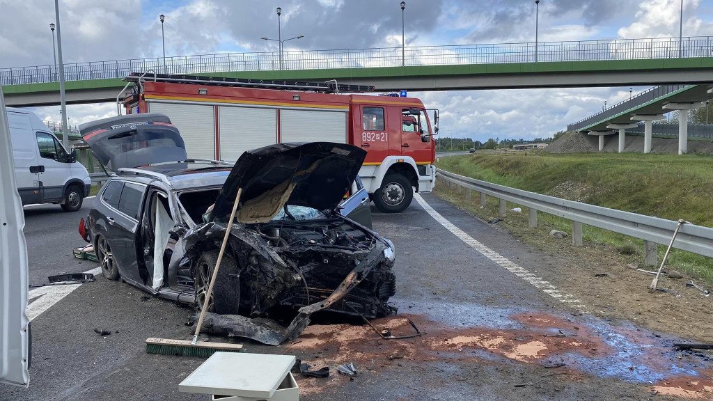 Wpadek na obwodnicy Serocka. Honda uderzyła w...