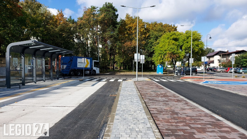 Węzeł przesiadkowy przy Sowińskiego prawie go...