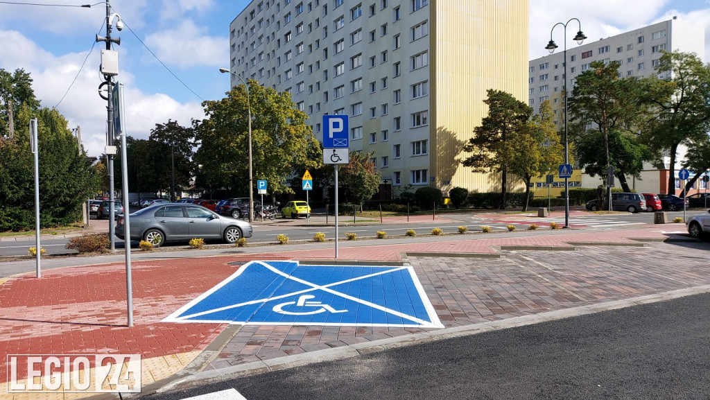 Węzeł przesiadkowy przy Sowińskiego prawie go...
