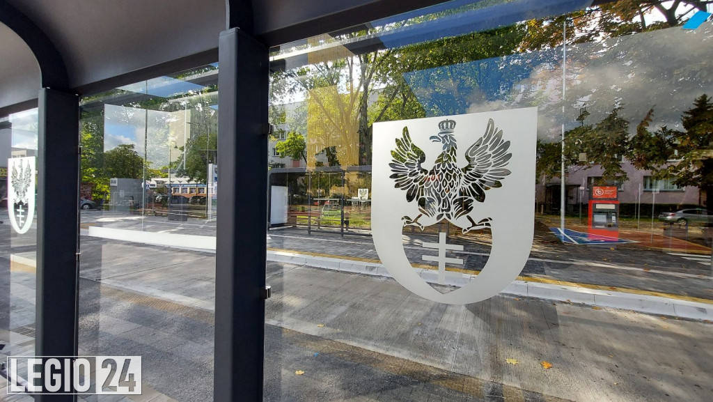 Węzeł przesiadkowy przy Sowińskiego prawie go...