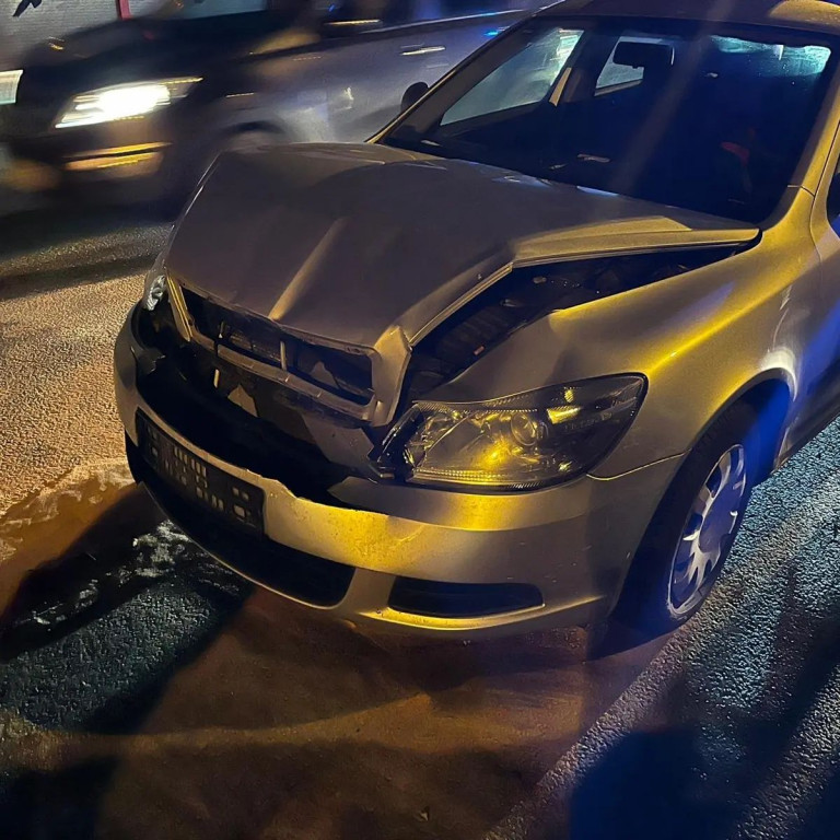 Zderzenie skody i mercedesa na Zegrzyńskiej