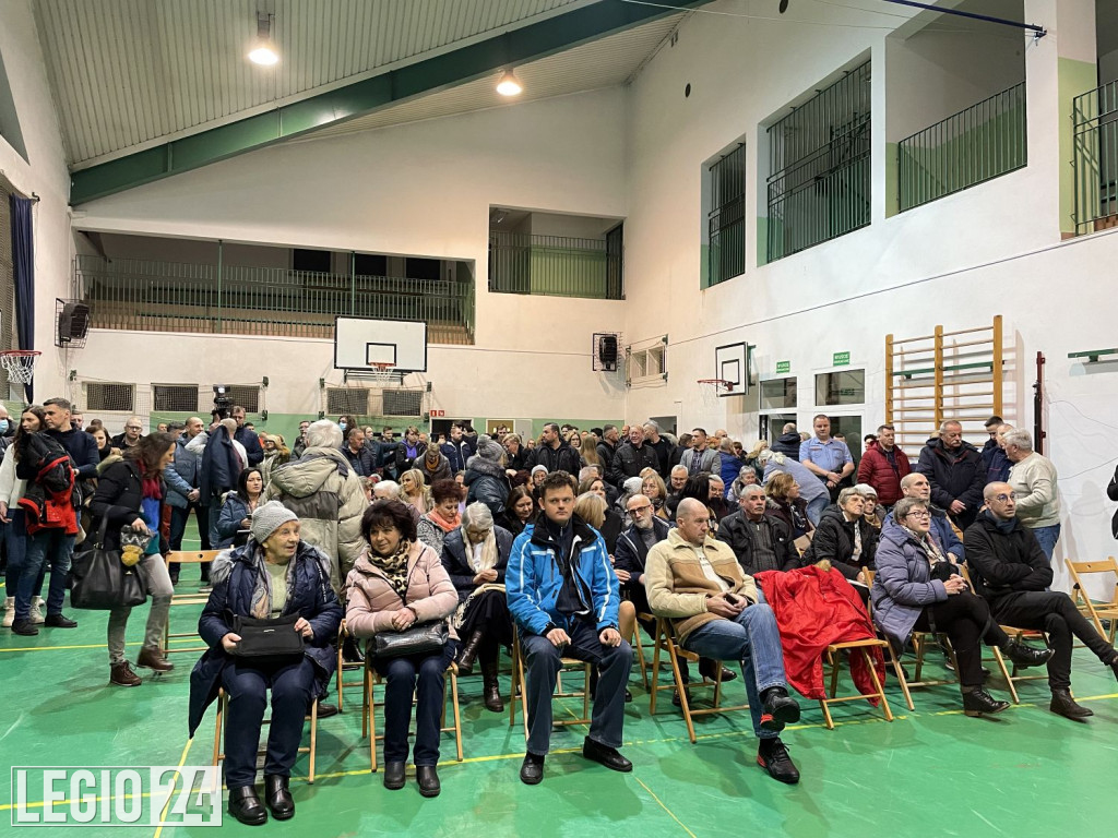 Tłumy na spotkaniu ws stacji przeładunkowej śmieci