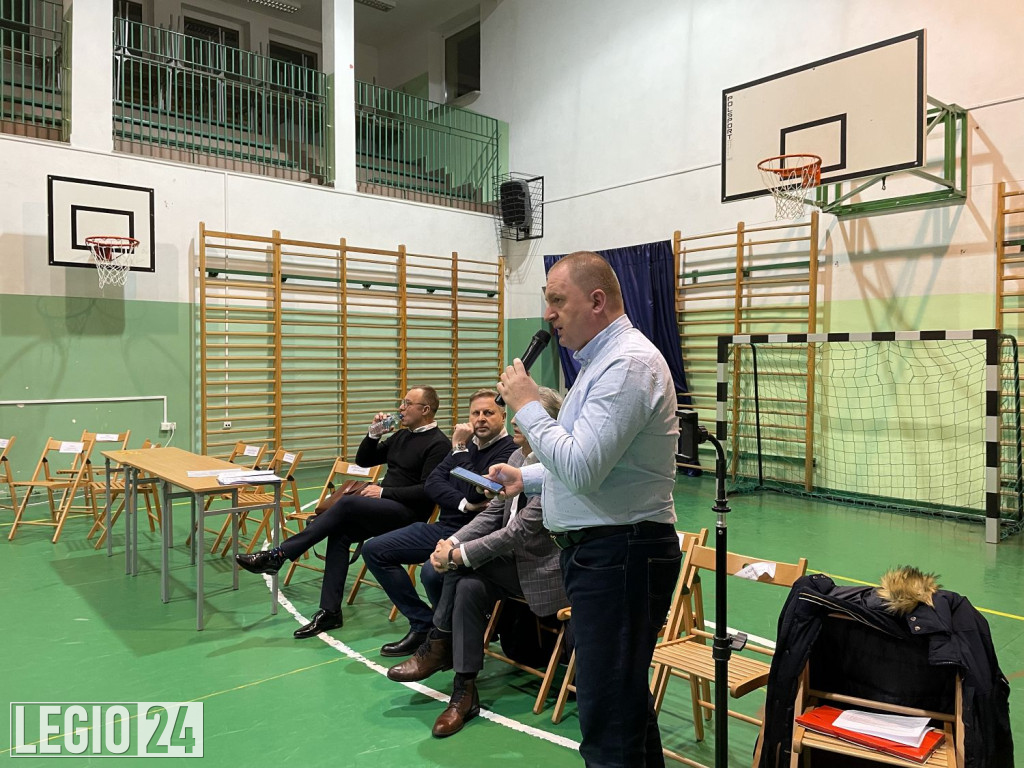 Tłumy na spotkaniu ws stacji przeładunkowej śmieci
