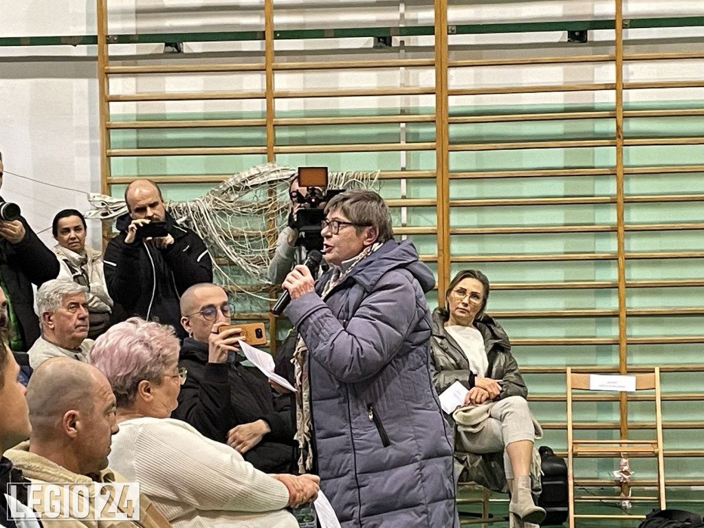 Tłumy na spotkaniu ws stacji przeładunkowej śmieci