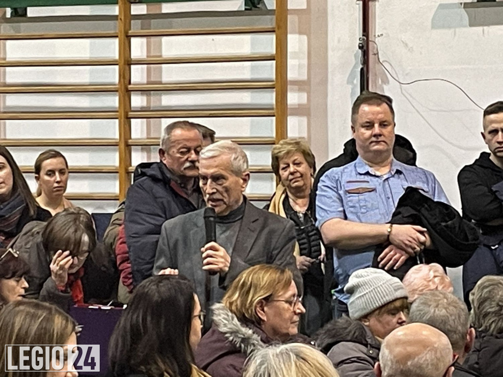 Tłumy na spotkaniu ws stacji przeładunkowej śmieci