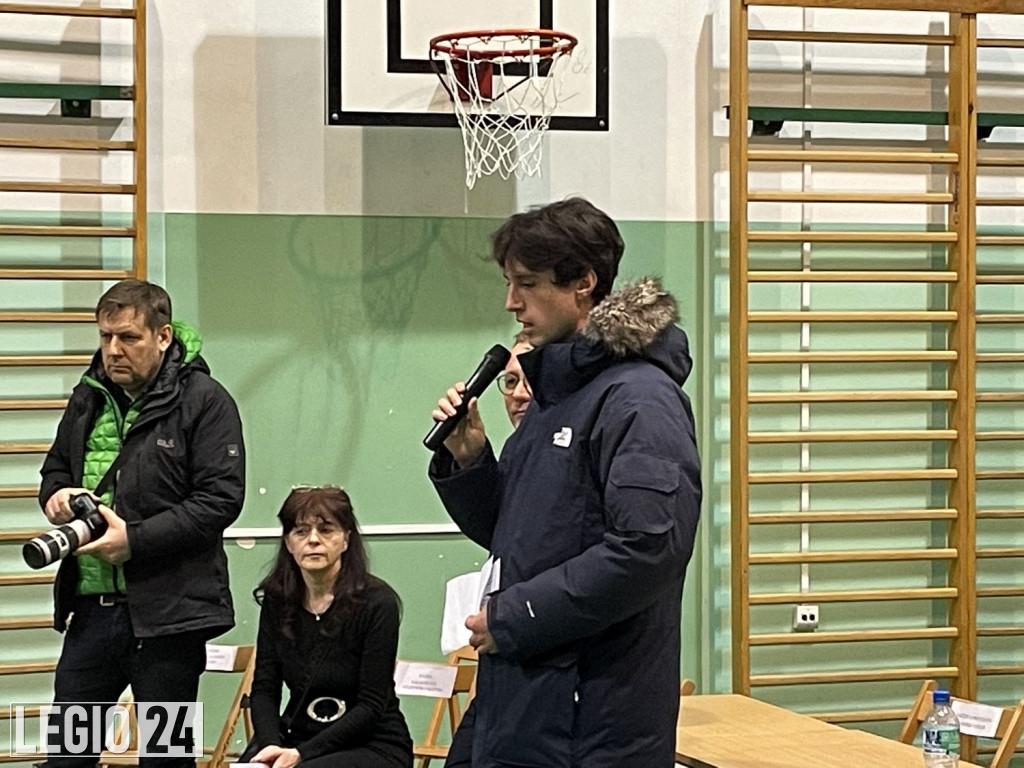 Tłumy na spotkaniu ws stacji przeładunkowej śmieci