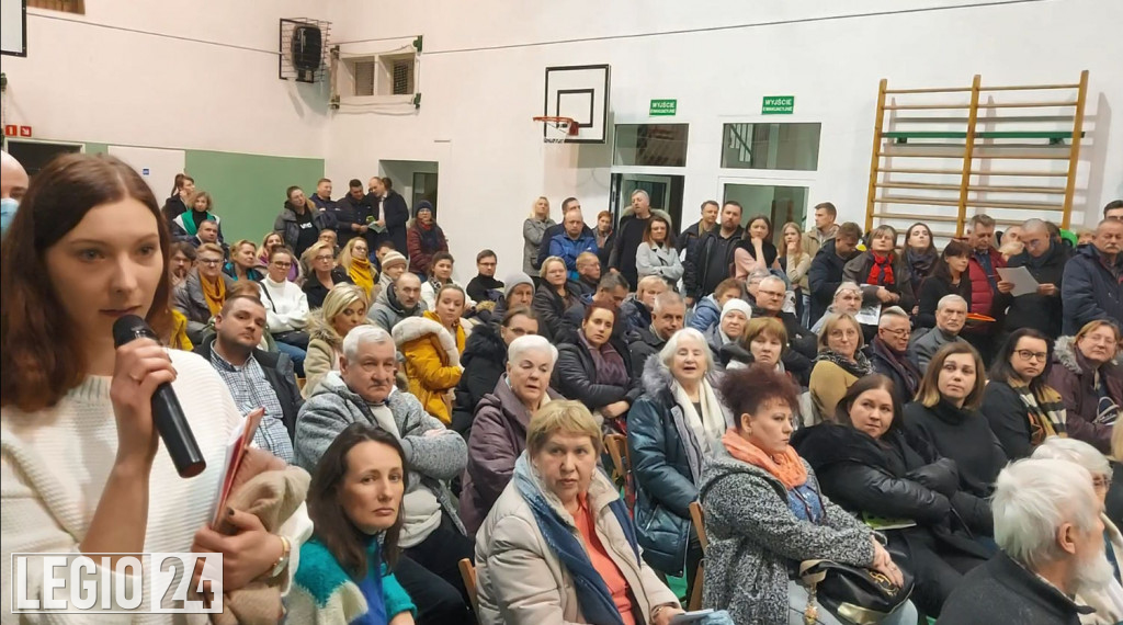 Tłumy na spotkaniu ws stacji przeładunkowej śmieci
