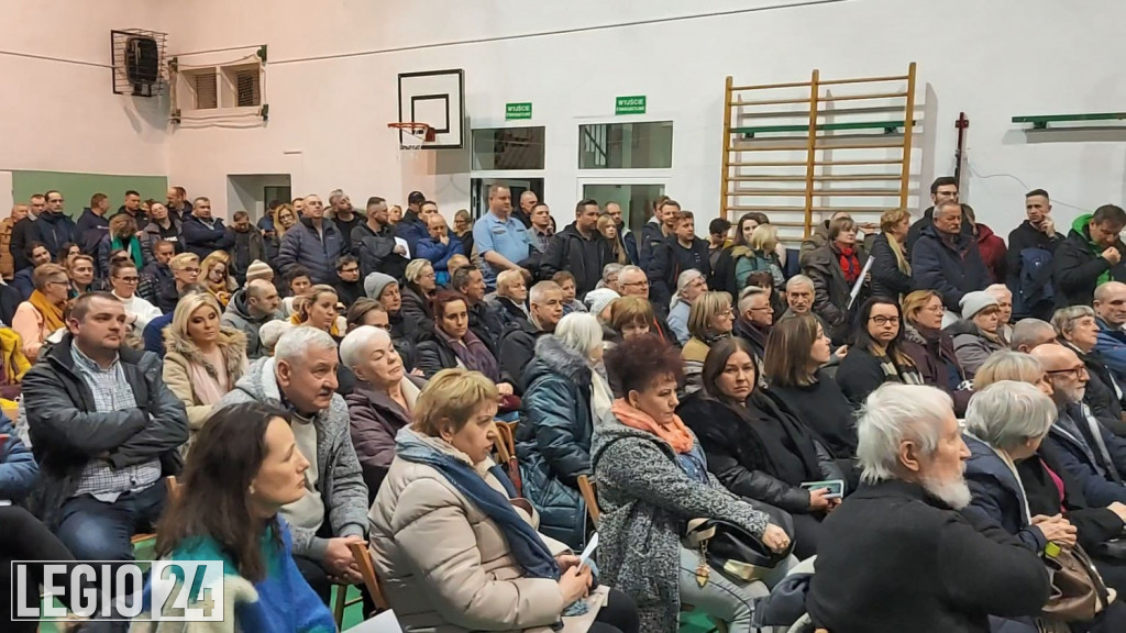 Tłumy na spotkaniu ws stacji przeładunkowej śmieci
