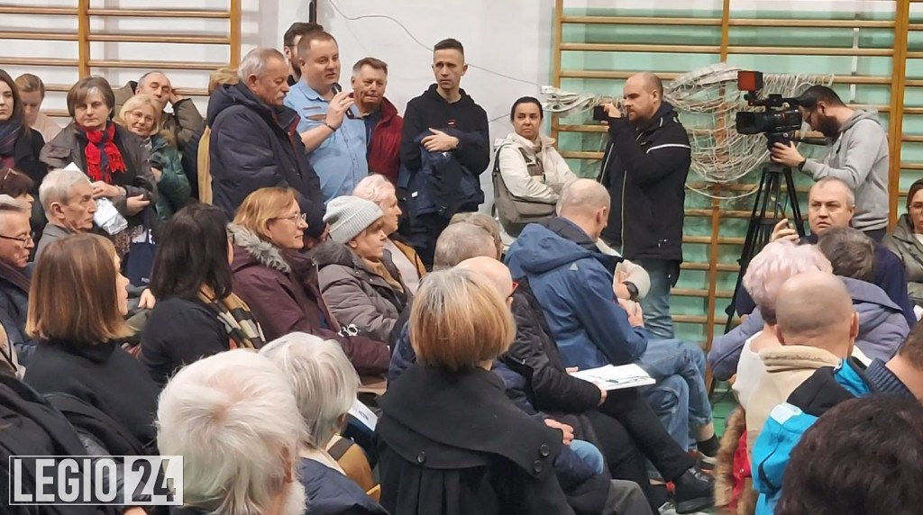 Tłumy na spotkaniu ws stacji przeładunkowej śmieci
